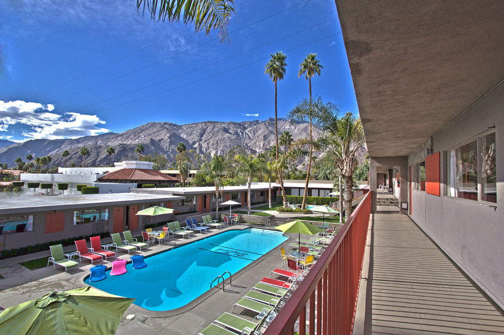 Hotel The Skylark, A