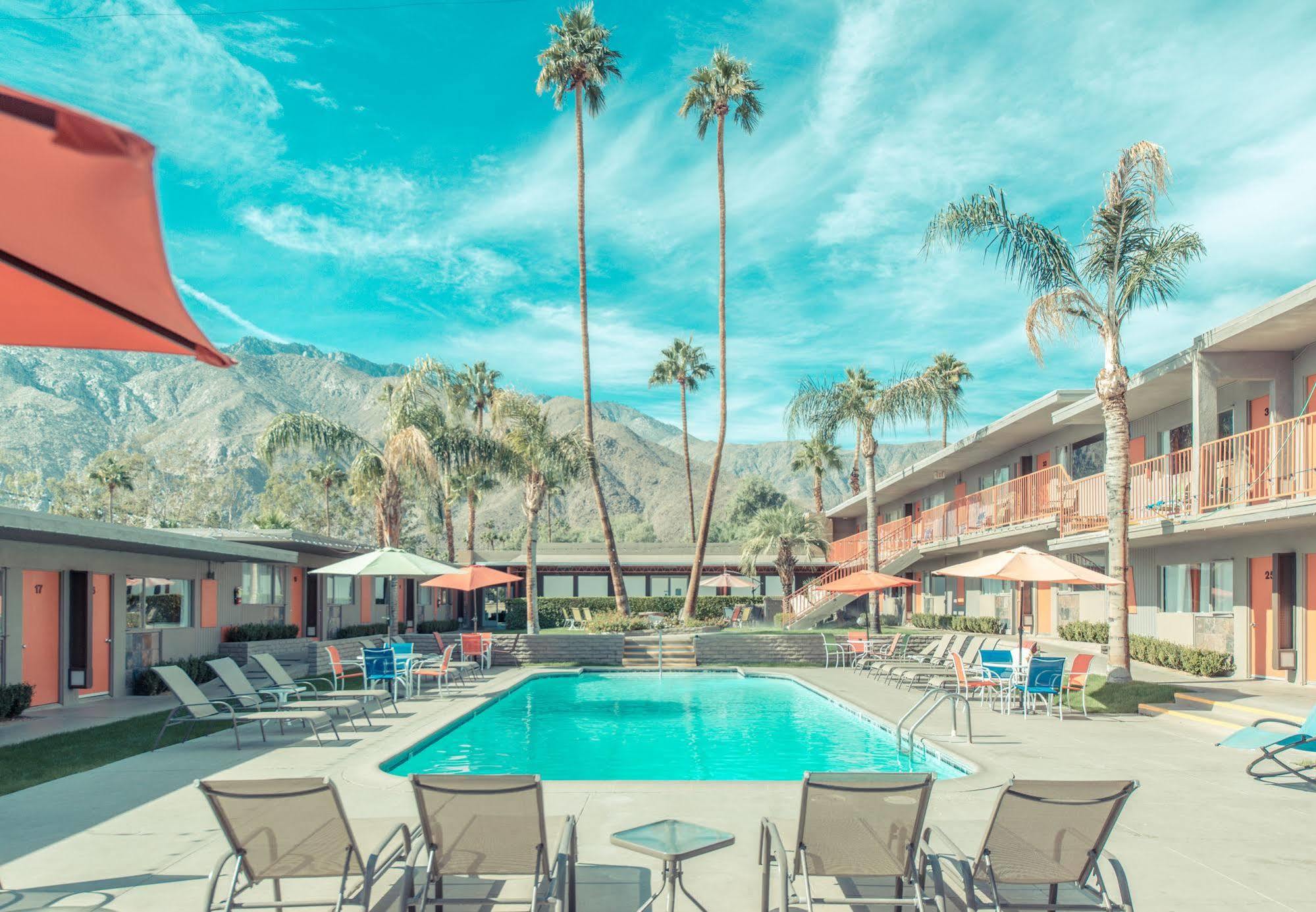 The Skylark, A 3* Palm Springs