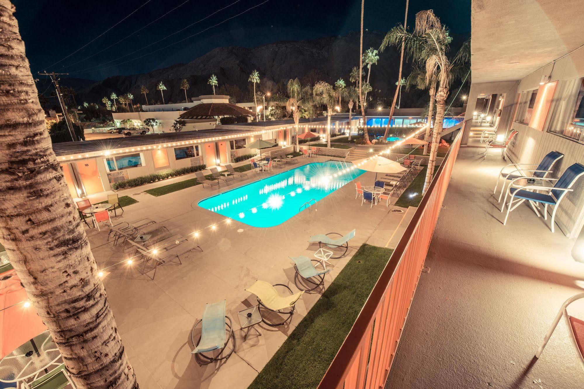 Hotel The Skylark, A