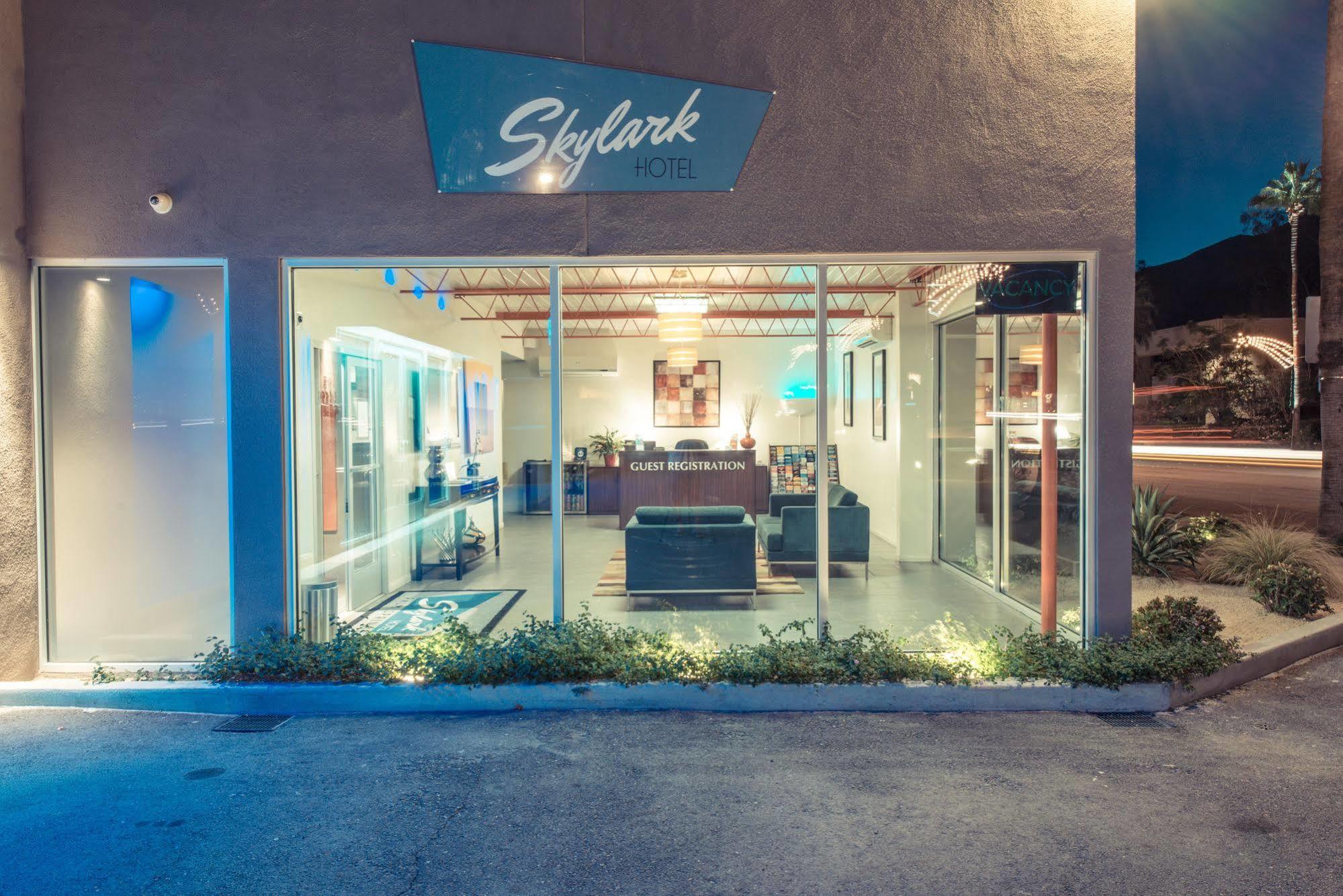 Hotel The Skylark, A